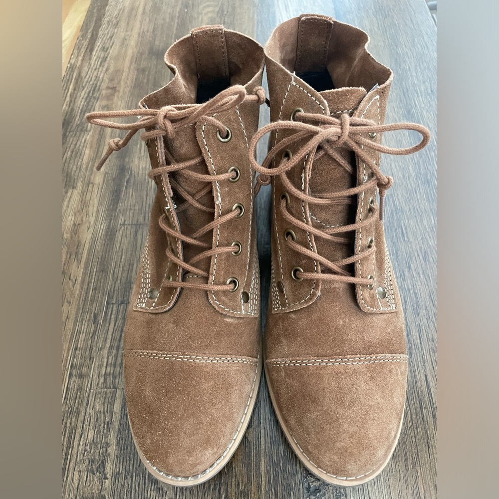 Diba Eli Tan Brown Suede Boots Lace Up Booties - size 7.5